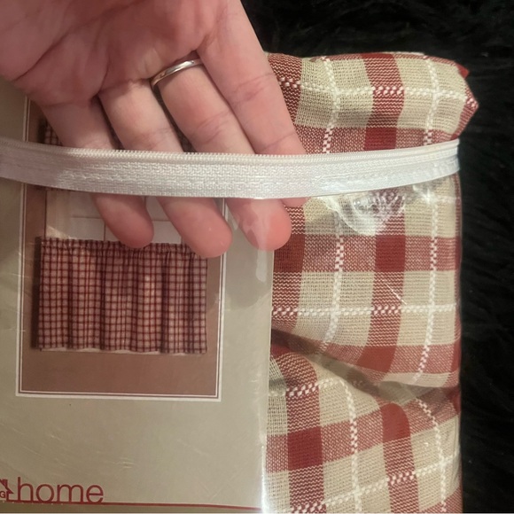 New Checkered Tier & Valance Window Set! - Picture 5 of 14